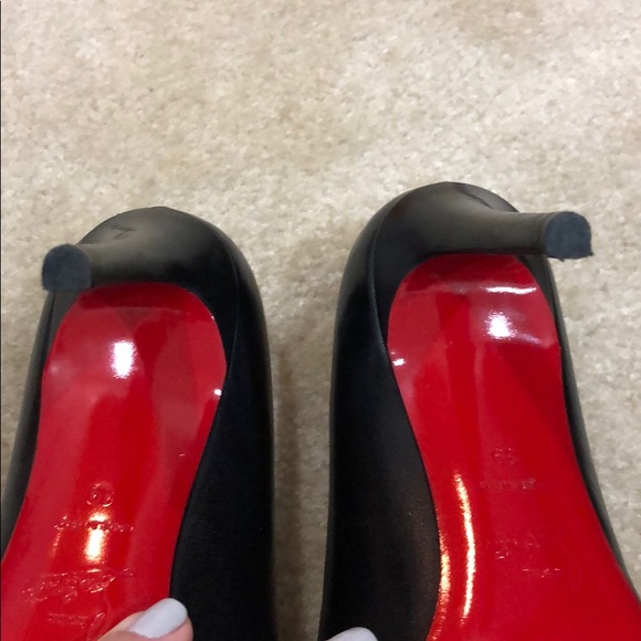 Classic black Louboutin pumps - Picture 4 of 4